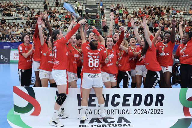 Benfica celebra a dobradinha no feminino