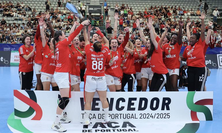 Benfica celebra a dobradinha no feminino