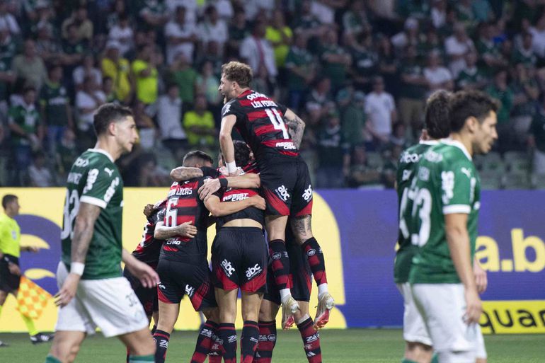 Flamengo vence Abel e anima topo do Brasileirão