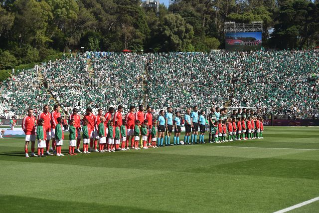 Benfica e Sporting perfilados antes da final da Taça de Portugal (foto: Miguel Nunes)