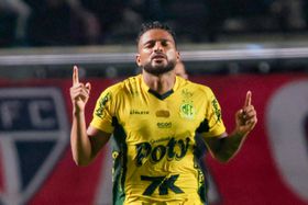 Houve 'lei do ex' com festejo caricato e equipa de Cedric sofreu primeira derrota em casa