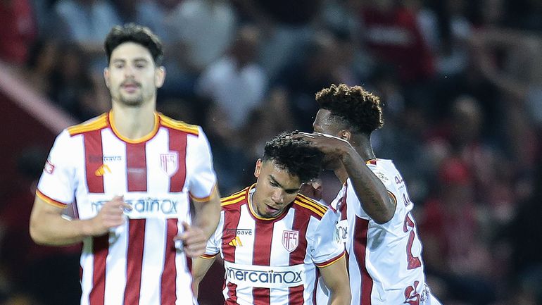 Aves SAD: José Mota dá prémio à equipa
