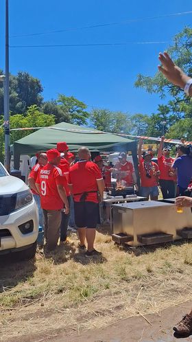 Adeptos do Benfica em festa antes da Taça