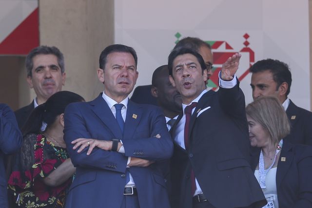 Rui Costa cumprimentou os vencedores mas não viu o Sporting erguer a Taça