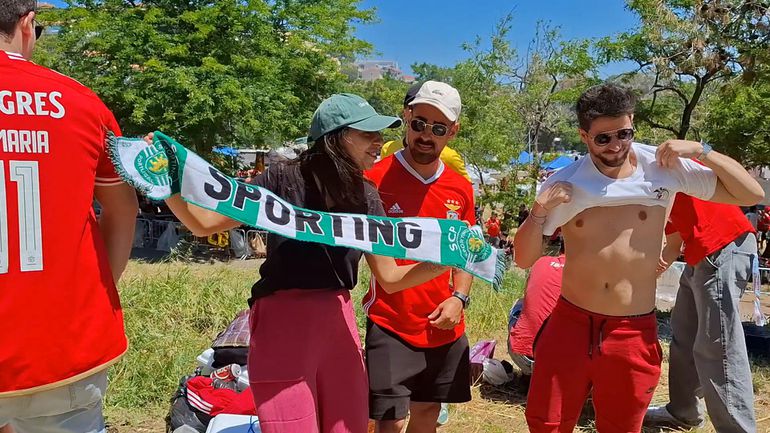 PSP pede a fã do Sporting guardar cachecol na zona de adeptos do Benfica
