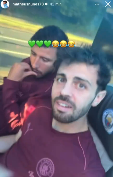 Matheus Nunes festeja golo de Gyokeres na cara de Bernardo Silva e Rúben Dias
