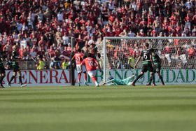VÍDEO: grande golo de Kokçu abre o marcador no Jamor!