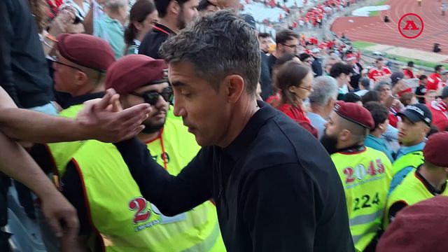 Lage entre aplausos e insultos na escadaria do Jamor (vídeo)