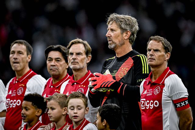 Frank de Boer (à dir.) num jogo de 'legends' do Ajax (Foto: IMAGO)