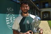 Luis Suárez com o novo troféu de a Bola de Prata. Melhor marcador do campeonato marcou 28 golos - Foto: Miguel Nunes