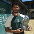 Luis Suárez com o novo troféu de a Bola de Prata. Melhor marcador do campeonato marcou 28 golos - Foto: MIGUEL NUNES