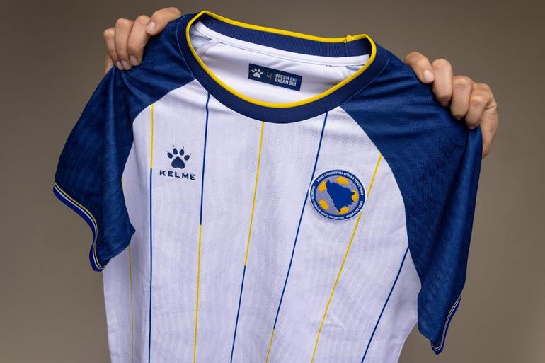 Bósnia (Grupo B), equipamento alternativo. Kelme