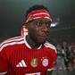 Alphonso Davies a celebrar a conquista da Taça da Alemanha pelo Bayern