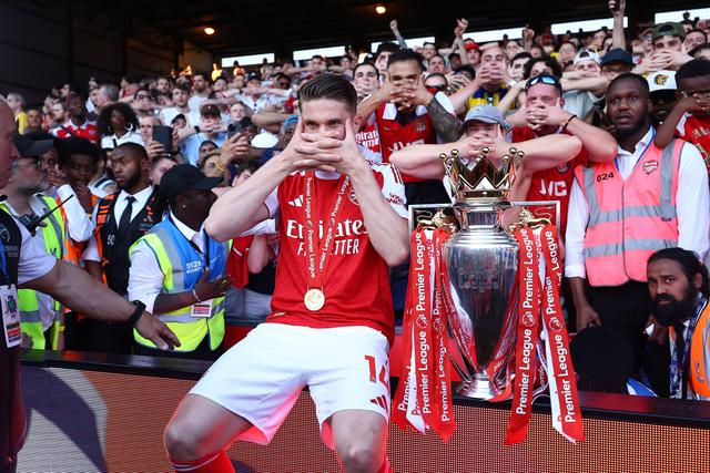 Gyokeres, o homem da máscara, depressa conquistou os adeptos do Arsenal