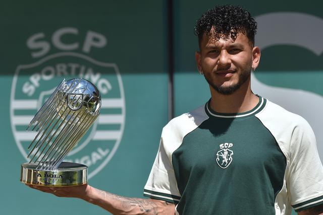 Luis Suárez, avançado do Sporting, marcou  28 golos no campeonato e foi Bola de Prata — Foto: MIGUEL NUNES