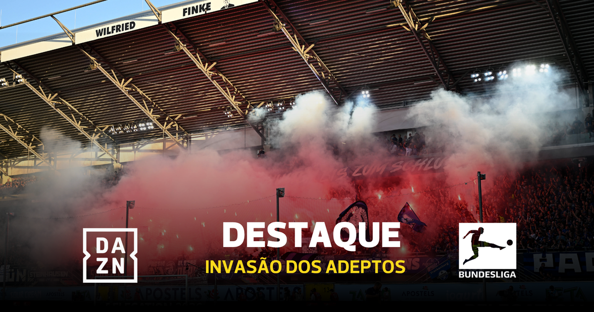 Que festa! Adeptos do Paderborn invadem relvado após subida à Bundesliga