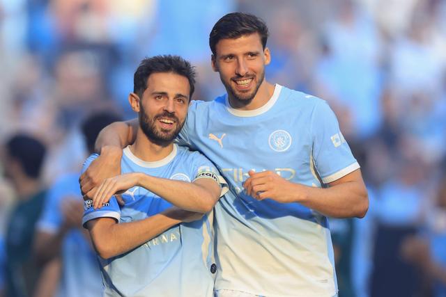 Bernardo Silva e Rúben Dias no último jogo da época do Manchester City