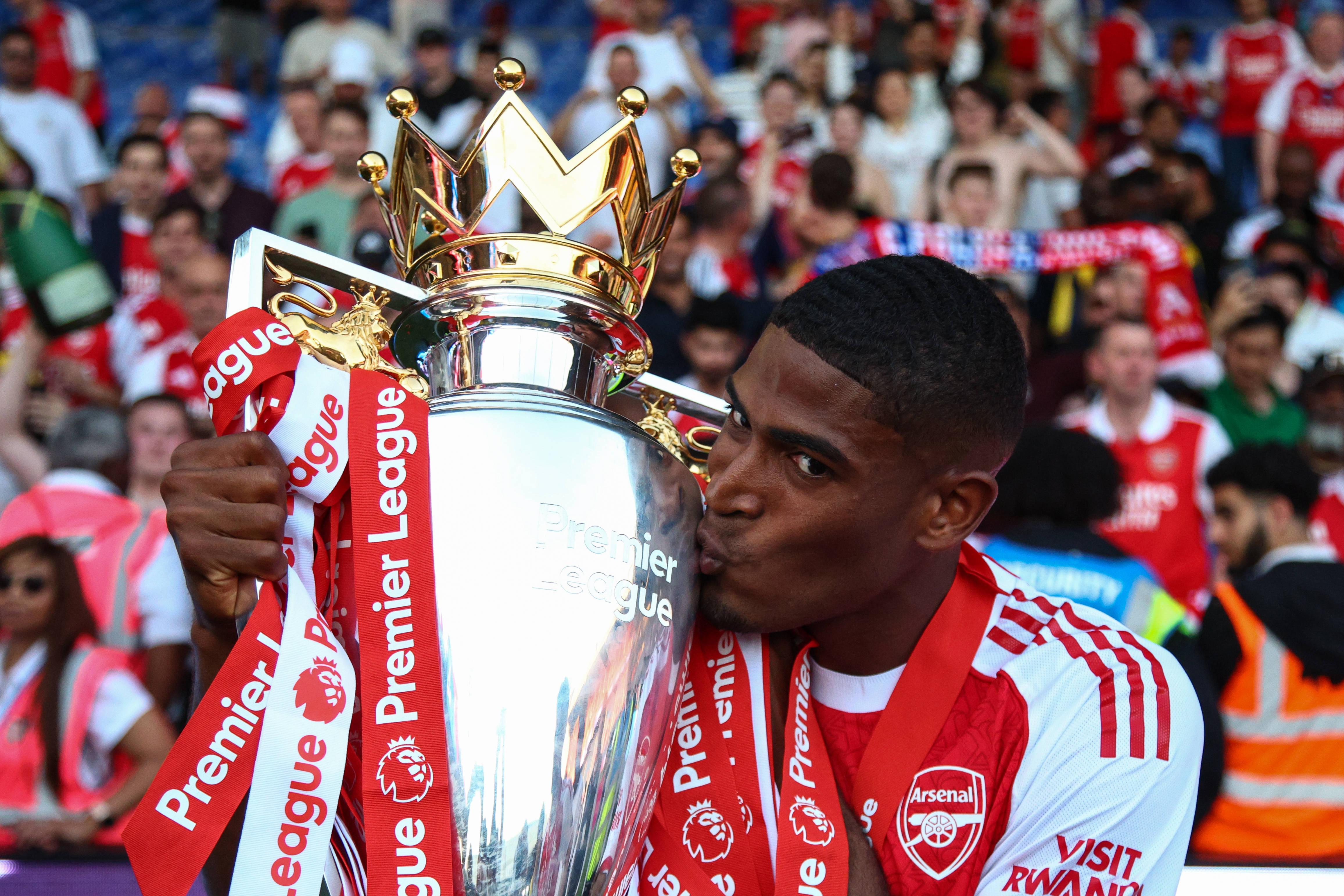Cristhian Mosquera, Arsenal - 2 internacionalizações