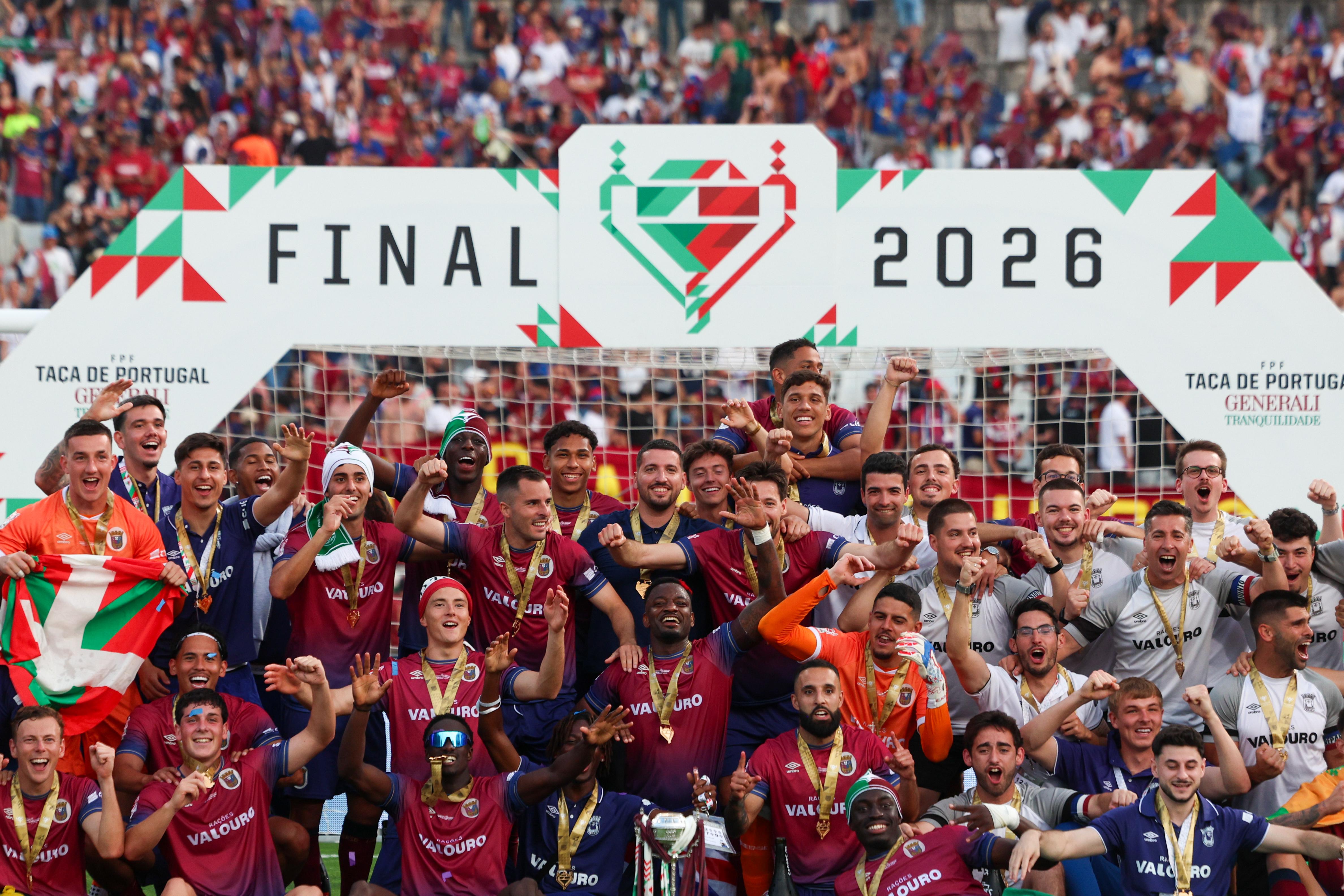 Festa rija do Torreense após a inédita conquista da Taça de Portugal, diante do Sporting — Foto: LUSA