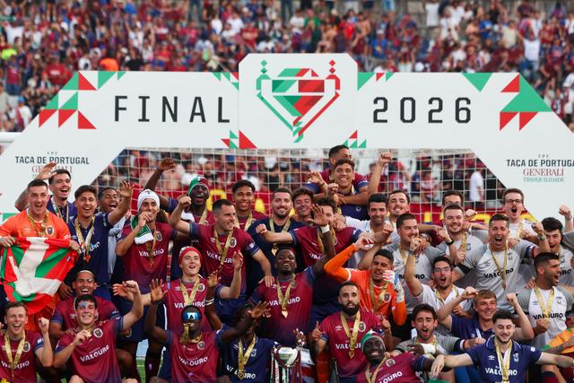 Festa rija do Torreense após a inédita conquista da Taça de Portugal, diante do Sporting — Foto: LUSA