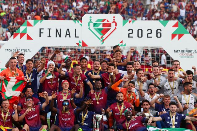 Festa rija do Torreense após a inédita conquista da Taça de Portugal, diante do Sporting — Foto: LUSA