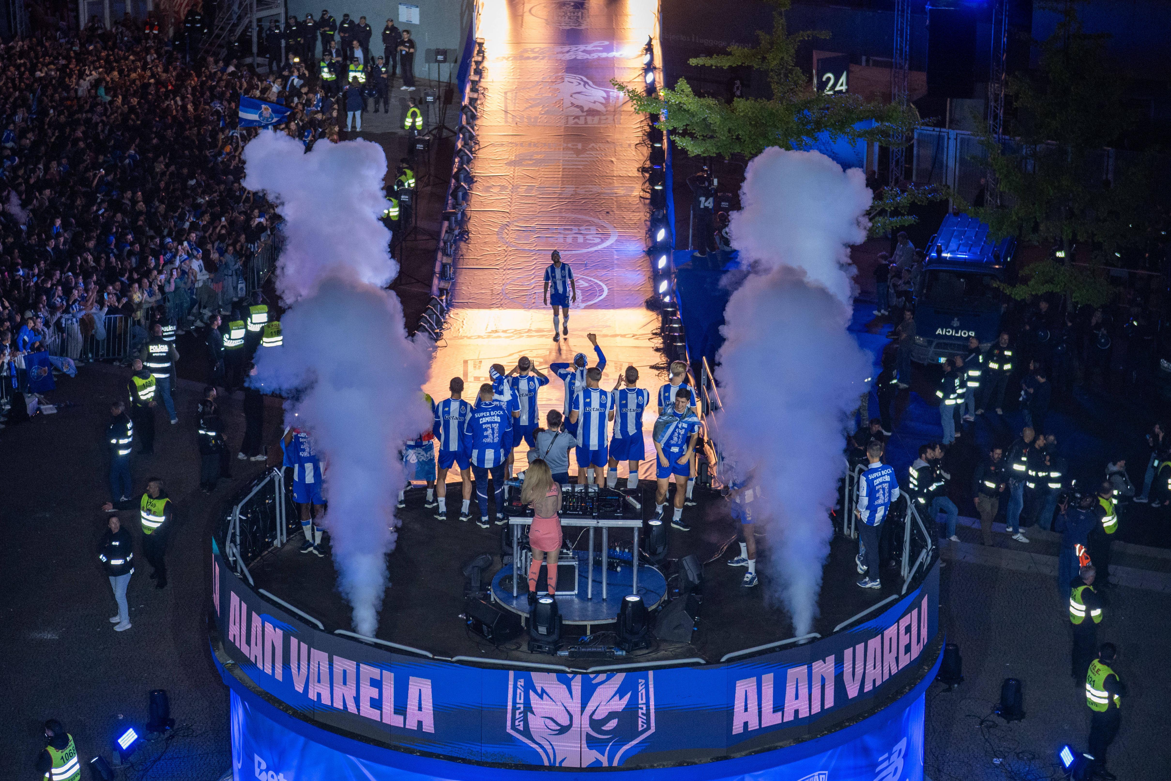 Após triunfo, no Dragão, sobre o Alverca, o FC Porto fez a festa do título de campeão nacional da temporada de 2025/26 - Foto: Imago