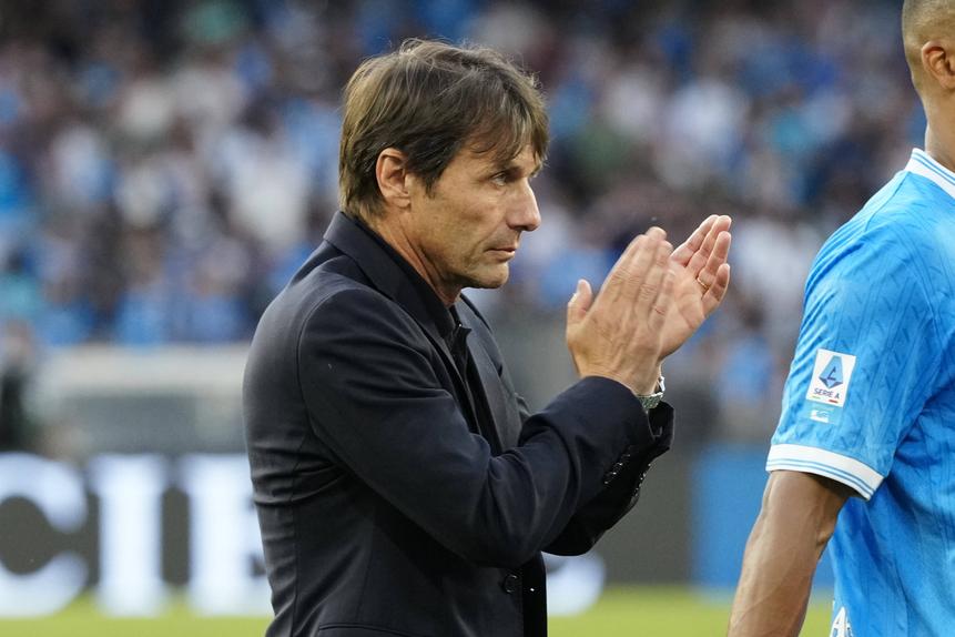 Antonio Conte despediu-se do Nápoles no final da época passada