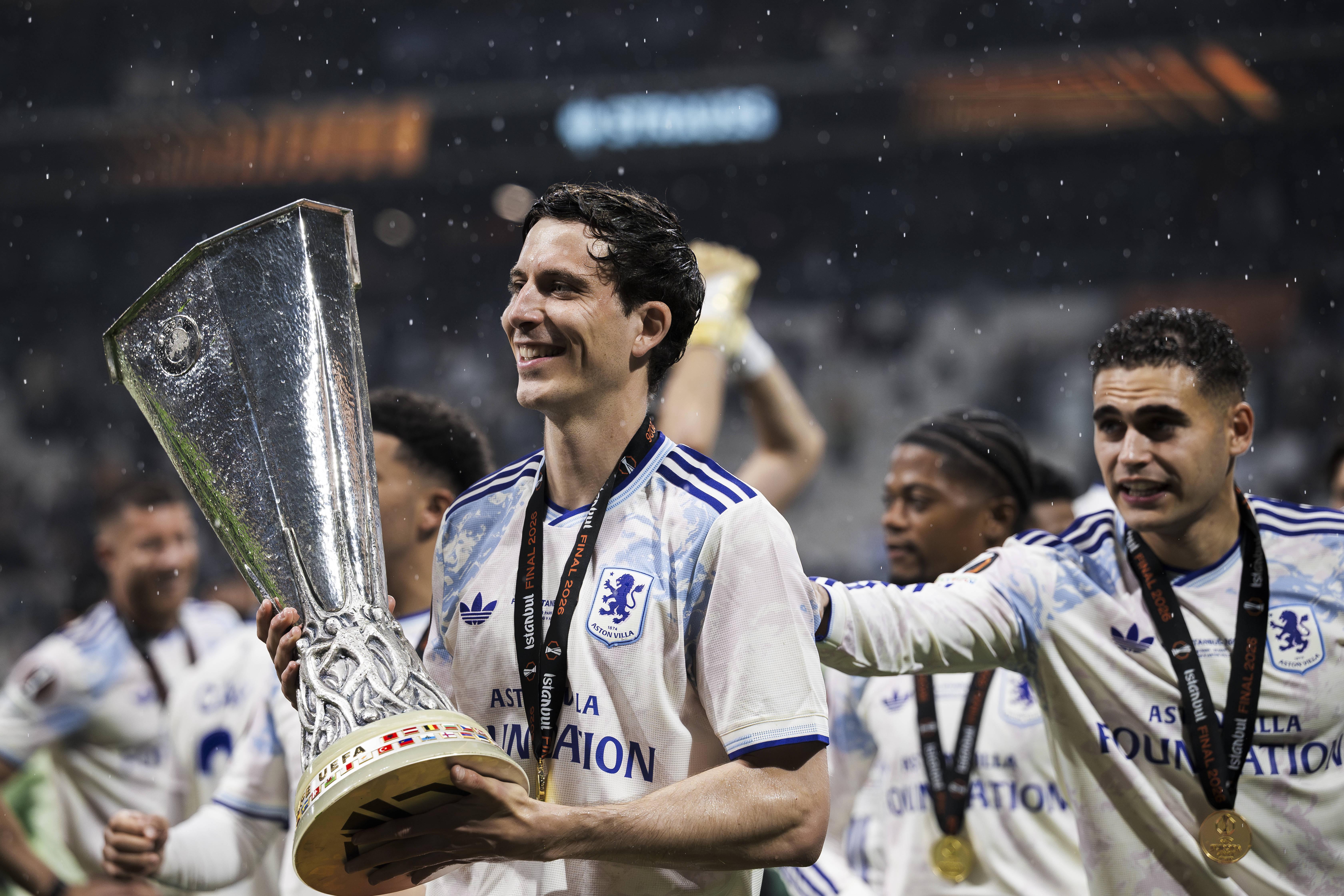 Pau Torres, Aston Villa - 24 internacionalizações e um golo. Ganhou a UEFA Europa League, esta época, pelos 'villans'