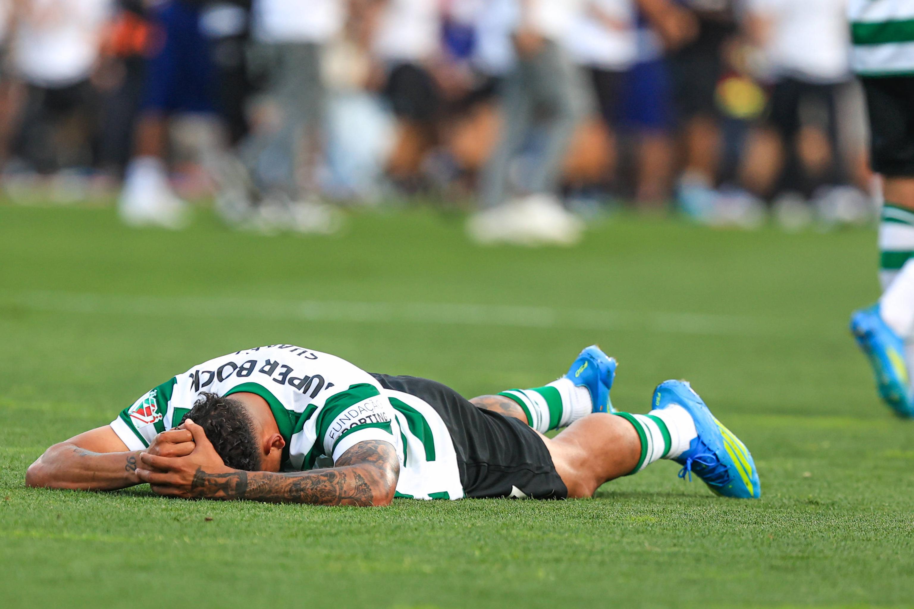 A desilusão de Suárez após o apito final
