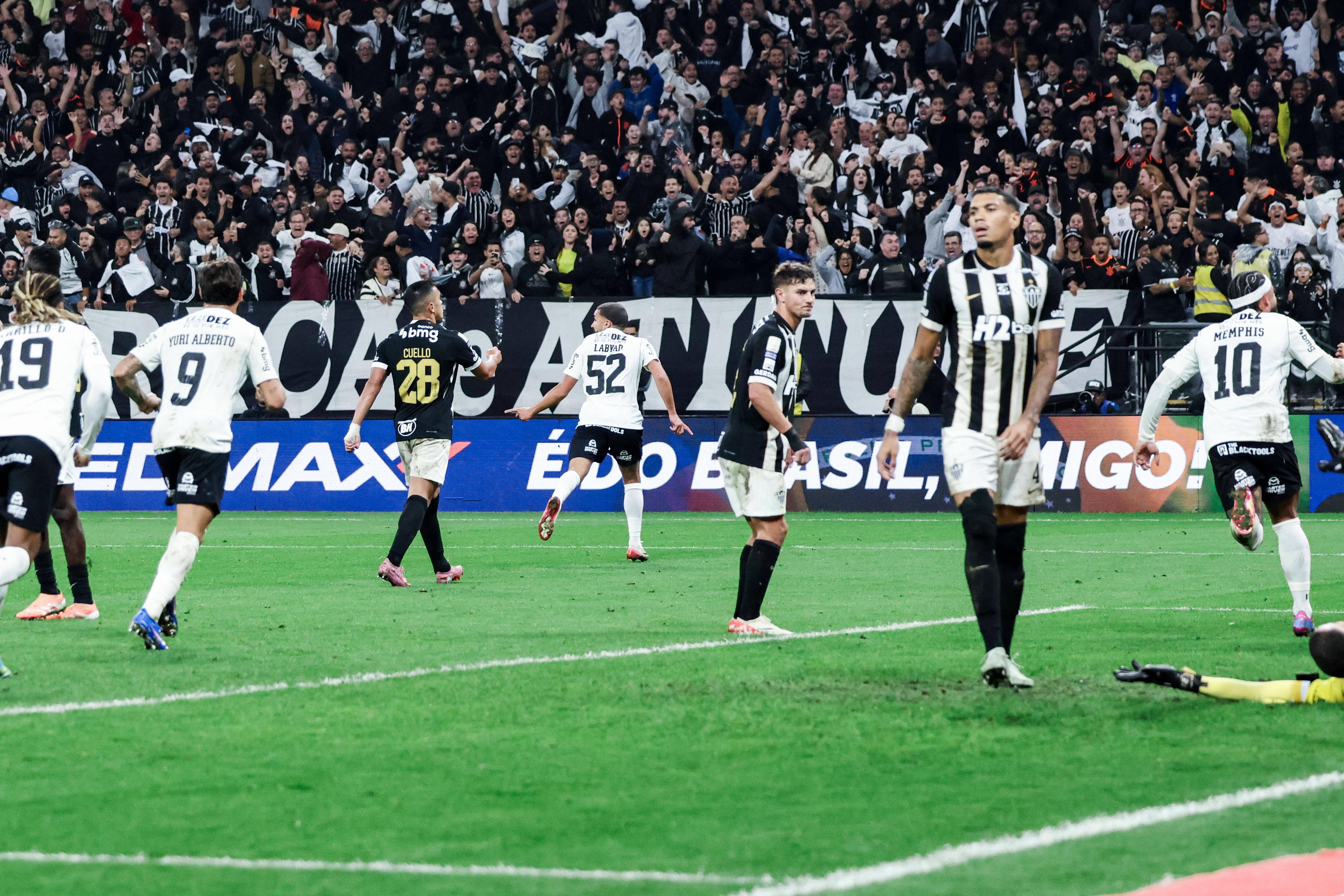Zakaria Labyad  deu triunfo ao Corinthians
