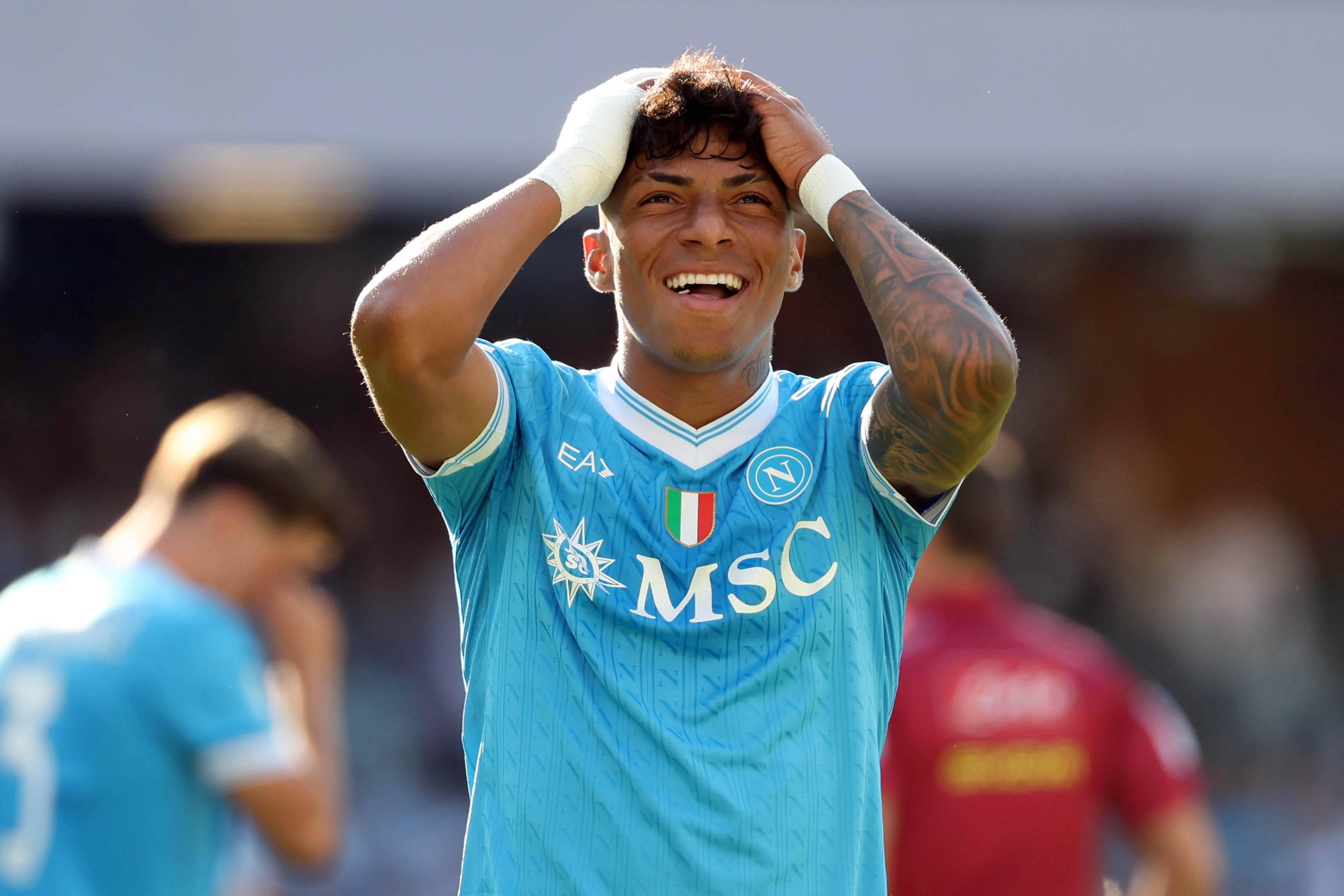 Alisson Santos deve continuar a vestir a camisola do Nápoles