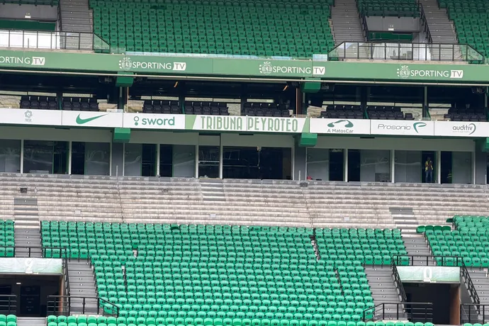 Obras nas bancadas de Alvalade para instalação do espaço 'lion's corner' (Foto: D. R.)