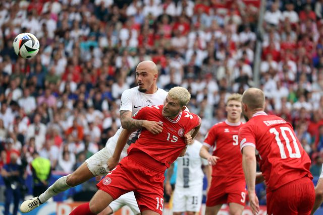 Dinamarca ficou à frente da Eslovénia... graças a cartão amarelo a membro do 'staff'!