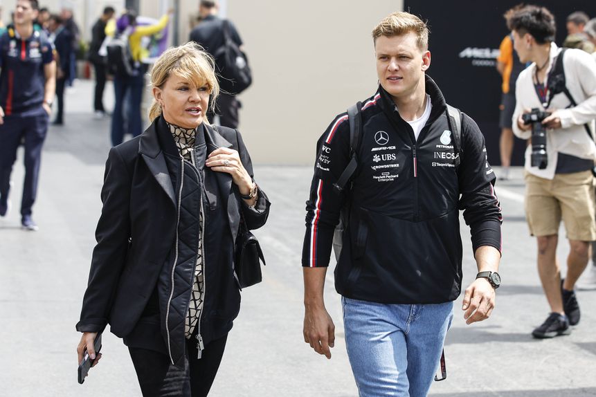 Corinna com o filho Mick Schumacher, ambos foram alvo de chantagem e pediram-lhes milhões para não divulgar informações sobre o ex-piloto, Michael Schumacher