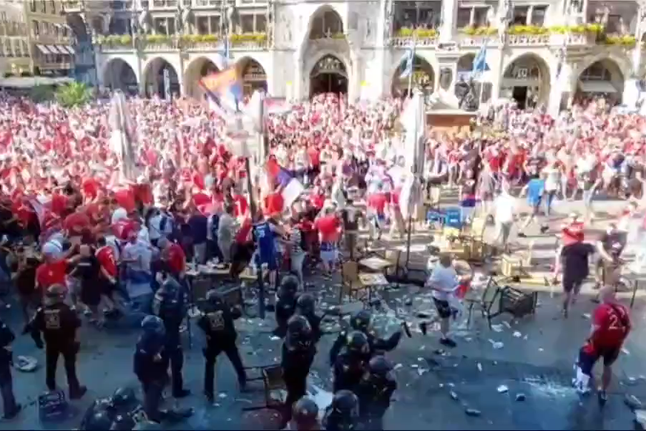 Confrontos entre adeptos da Sérvia e da Dinamarca obrigam a intervenção policial