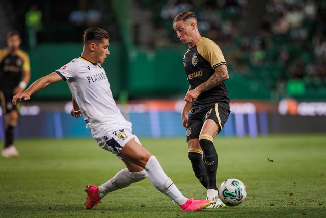 Famalicão: Alex Dobre, André Simões e David Tavares estão de saída