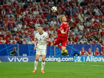 Dinamarca segura empate com a Sérvia e está nos oitavos de final