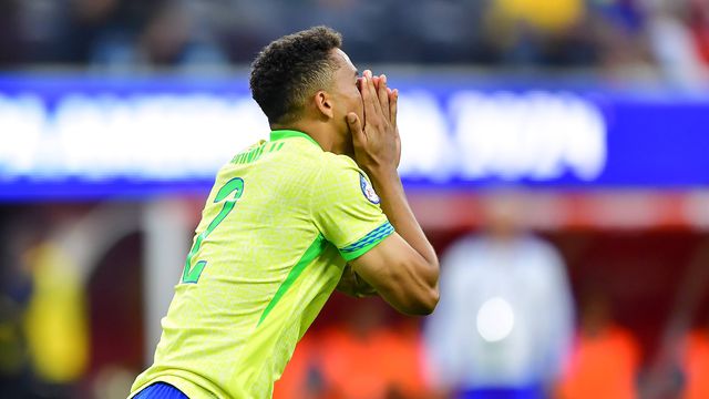 Ex-FC Porto Danilo 'pegado' com adeptos do Brasil