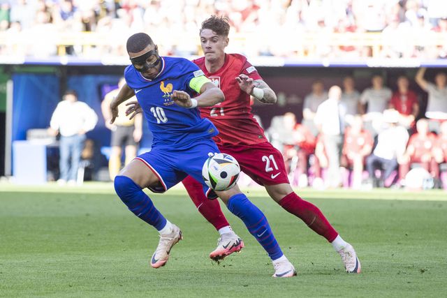 França-Polónia em direto: gauleses procuram liderança do grupo