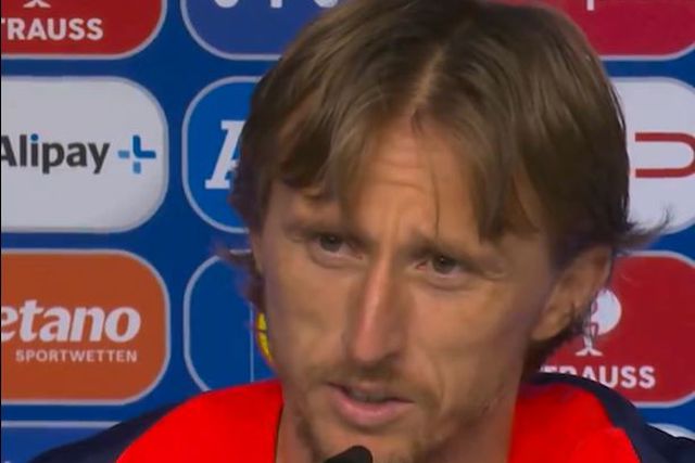 Modric emociona-se com pedido de jornalista italiano (vídeo)