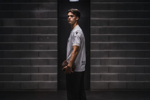 Mercado V. Guimarães: avançado de 19 anos renova até 2029