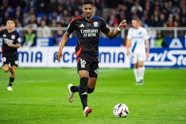 Abner Vinícius parece não ter margem de manobra no Lyon