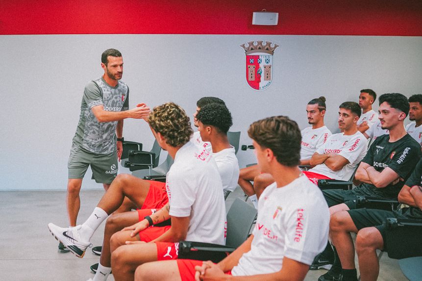 Novo técnico da formação secundária dos minhotos já orientou o primeiro treino na Cidade Desportiva (Foto: SC Braga)