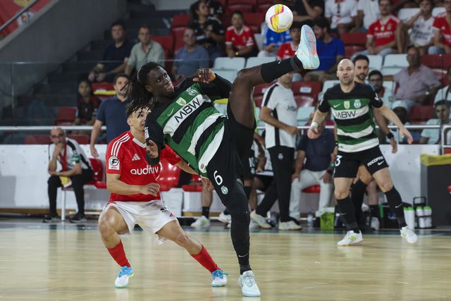 Benfica vence Sporting e força jogo 5 num dos duelos do ano