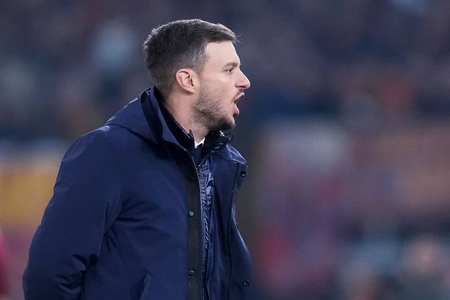 Treinador argentino nunca conseguiu convencer a exigente massa associativa azul e branca e a sua saída está por um fio