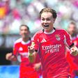Andreas Schjelderup, avançado norueguês de 21 anos do Benfica, festeja o golo apontado ao Bayern, por sinal o único do encontro da última jornada do Grupo C da prova e que apurou as águias para os oitavos de final