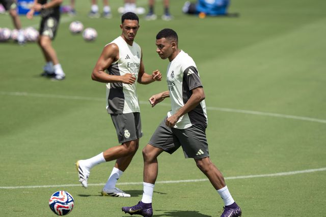 Kylian Mbappé a treinar pelo Real Madrid
