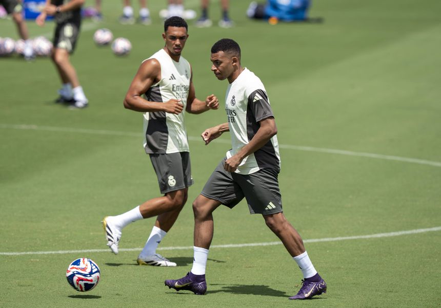 Kylian Mbappé a treinar pelo Real Madrid