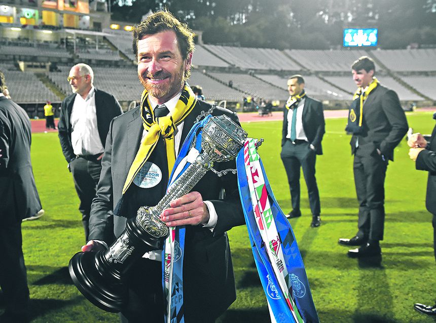 André Villas-Boas com a Taça de Portugal de 2024, no Estádio Nacional