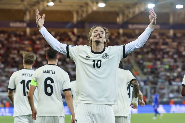 Nick Woltemade a celebrar o segundo da Alemanha à França